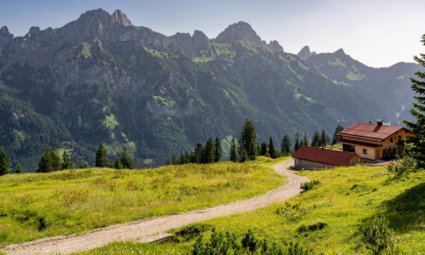 Krinnenalpe mit Tannheimer Bergen