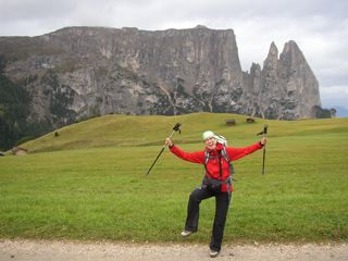 Wandern macht Spaß! Hier in den Dolomiten auf dem Weg zum Schlern