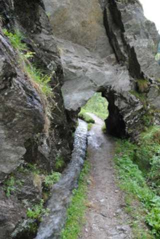 Mini-Tunnel im Baltschiedertal