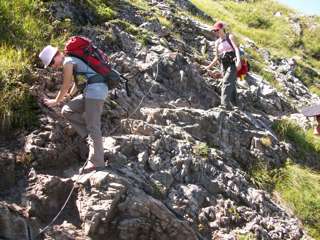 Steinbocktour: seilgesicherte Passagen auf dem Weg zur Fiderepasshütte