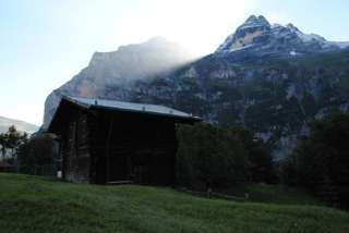 Früh am Morgen - Schattiges Wandern bei Gimmelwald