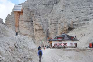  Kurz nach dem Start: Rifugio Forcella Pordoi