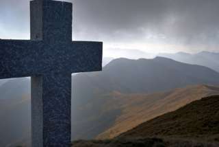 Ein massives Granitkreuz schmückt den zweiten Gipfel des Tages - den Monte Gradiccioli