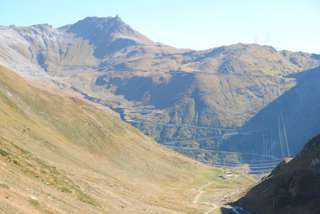 Blick zurück zum Nufenenpass - die anfänglichen Motorengeräusche weichen bald einer angenehmen Stille