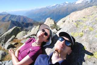 Ein herrliches Sonnenbad auf dem Gipfel des Brudelhorn - das Leben ist herrlich!!!