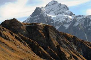 Berggasthaus First mit dem Cliffwalk in der Nähe des Bachalpsees