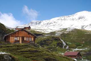 Siedlung Bachläger vor Sattelegg auf dem Weg zum Bachalpsee