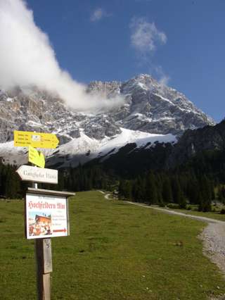 Grüner Start zur Coburger Hütte auf der Ehrwalder Alm
