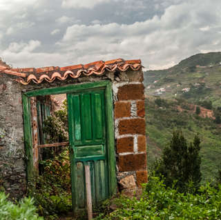 Alte Gemäuer stehen umher
