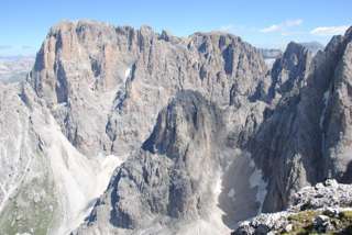 Der Langkofel - im Gegensatz zum Plattkofel nichts für Otto-Normal-Wanderer, sondern nur mit Kletterkünsten zu bewältigen. 