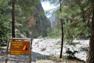 Warnschild Steinschlag in der Samaria Schlucht auf Kreta