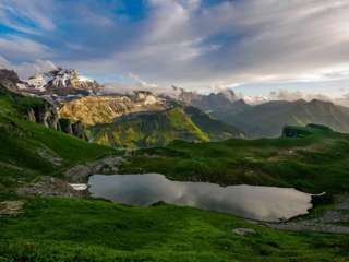 Ruosalpersee vor Gross Schärhorn in der Nähe des Klausenpass