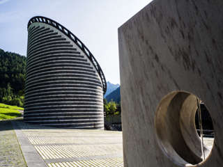 Kirche in Mogno - San Giovanni Battista - von aussen