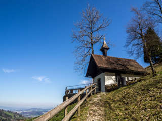 Die Renggkapelle unterhalb des Renggpasses