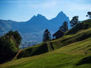 Kleiner und Grosser Mythen vom Waldstätterweg aus gesehen
