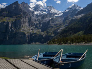 Ruderboote auf dem Oeschinensee