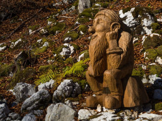 Über den Skulpturenweg auf den Mont Sujet