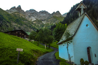 Einödsbach mit Blick zu Trettachspitze und Mädelegabel