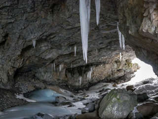 Höhle unter der Kärpfbrücke