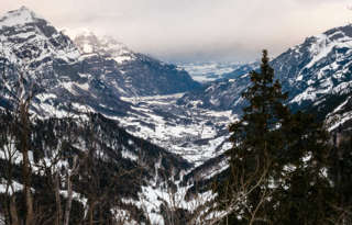 Blick ins Niederental vom Bächli Winterbergfestival Basecamp aus