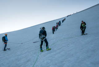 Menschenschlange Aufstieg Bishorn