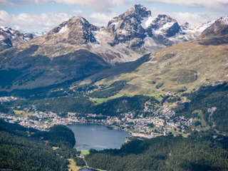 Sankt Moritz mit Piz Güglia im Hintergrund