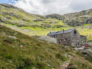 Die Binntalhütte: Wanderung durchs Tal der Glitzersteine