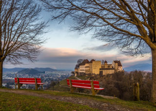 Wanderung zum Eichberg: Vom Schloss Lenzburg über den Esterliturm bis zum Hallwilersee