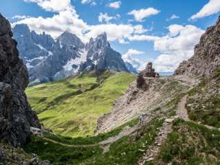 Abstieg vom Castellazzo über Trekking del Cristo Pensante