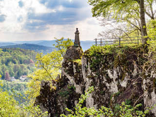Wilhelm-Hauff-Denkmal am Schloss Lichtenstein