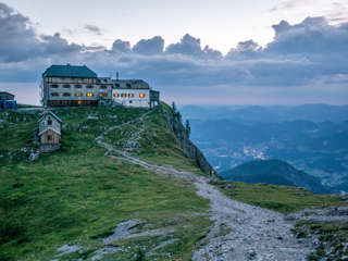 Watzmannhaus am Morgen