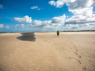 Wanderer am Strand von Norderney