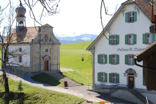 Kapelle und Gasthaus Sankt Meinrad am Etzelpass