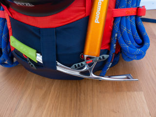 Deuter Guide lite 30 Pickelhalterung