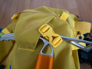 Ortovox Peak Light 32 Pickelhalterung