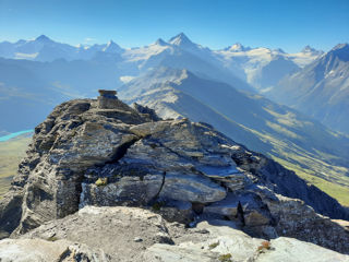 Gipfelgrat Sasseneire mit Blick zur Dent Blanche