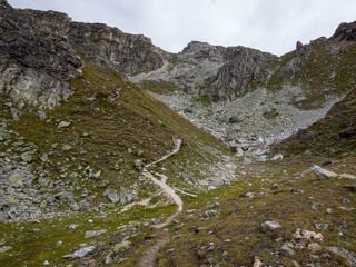 Am Fuss des Le Toûno