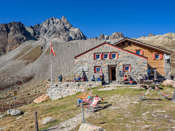 10 leichte Hüttenwanderungen für Einsteiger und Geniesser